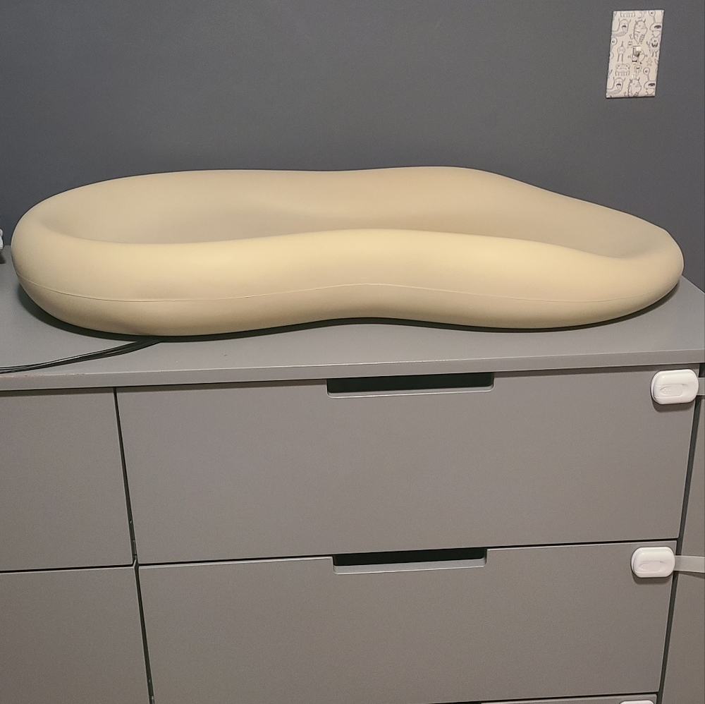 Keekaroo peanut changing pad